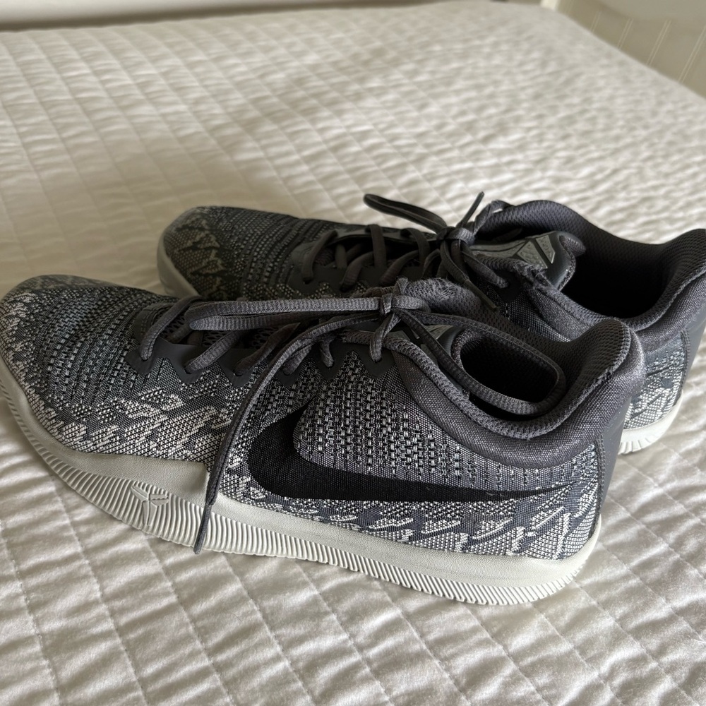 Kobe Mamba Rage Dark Grey sz 7.5 🔥